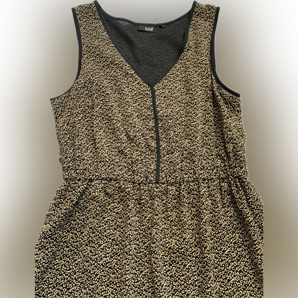ANA breathable dress in tan & black, large - Picture 4 of 5